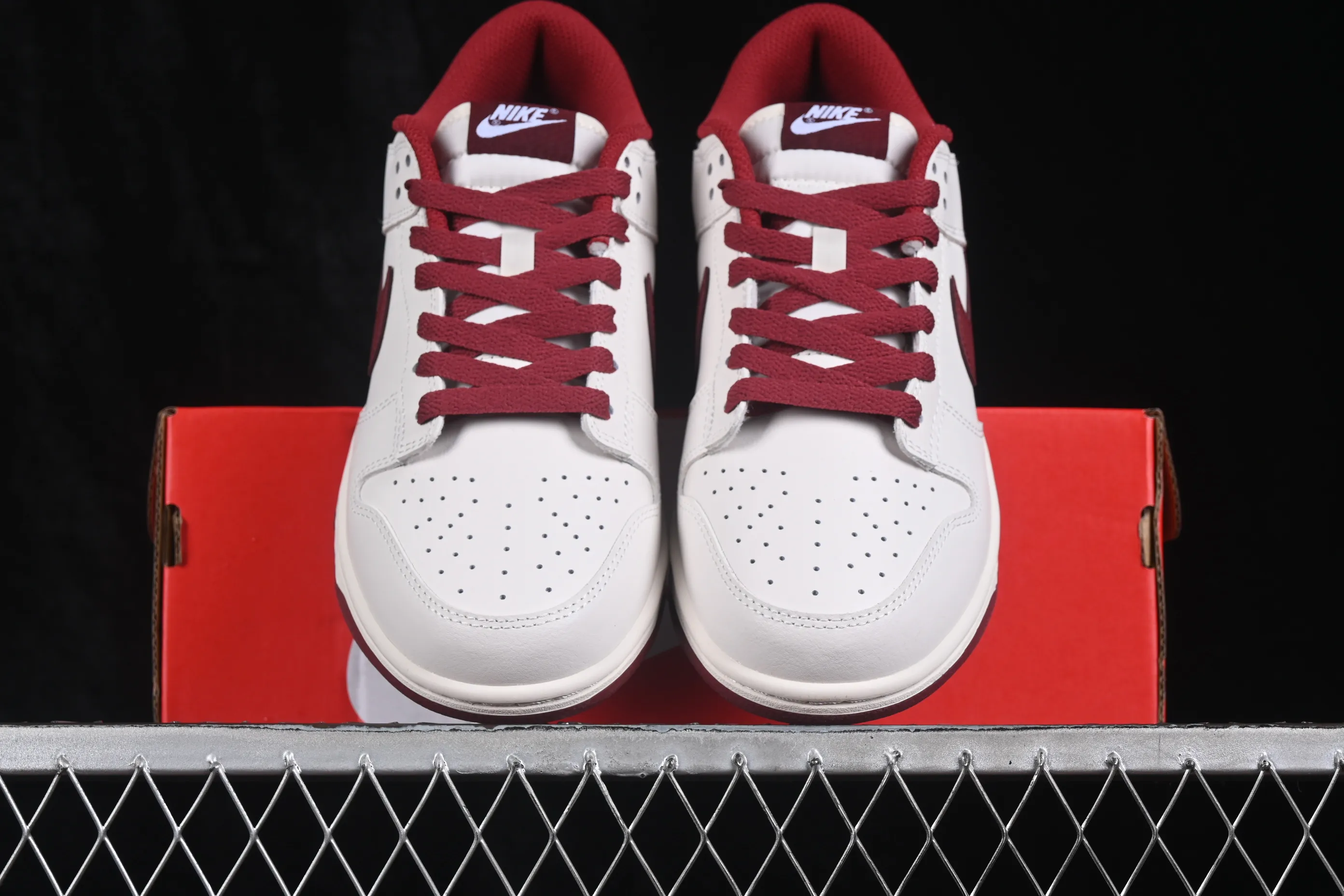 All categories Nk SB Dunk series Nk SB Dunk Low low-top sneakers Nike SB Dunk Low white red low-top casual sneakers HF5441-008